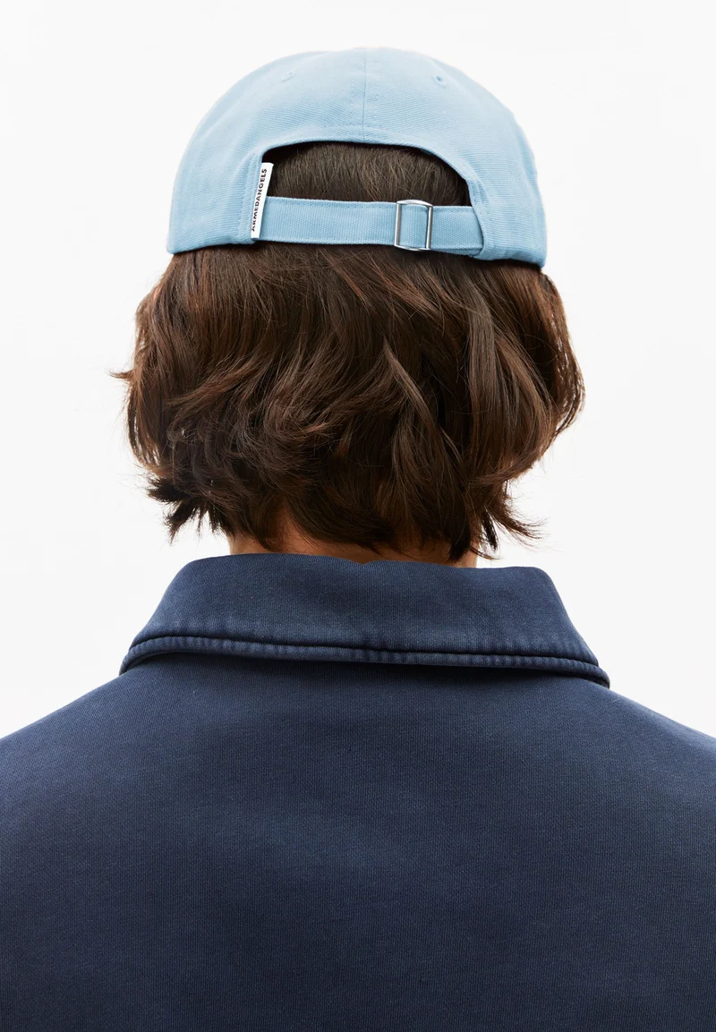 YENAAS BOLD KAPPE | blue glow