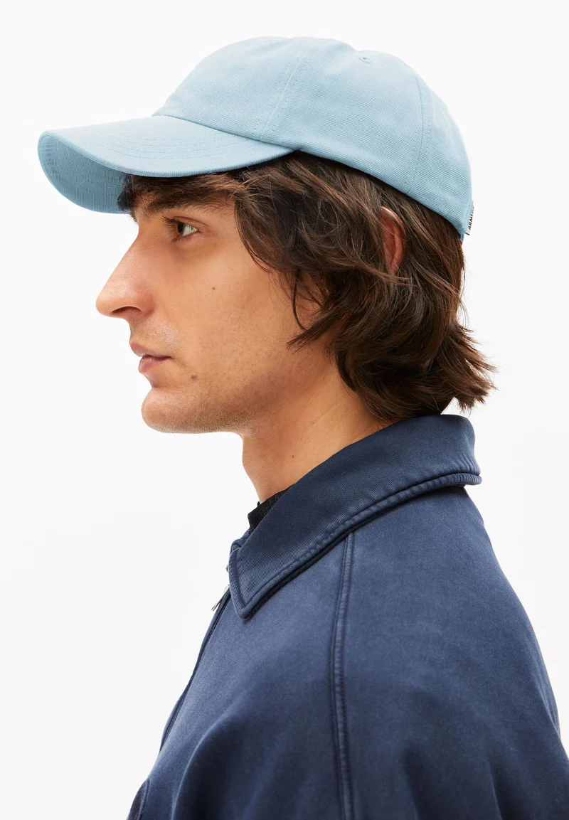 YENAAS BOLD KAPPE | blue glow