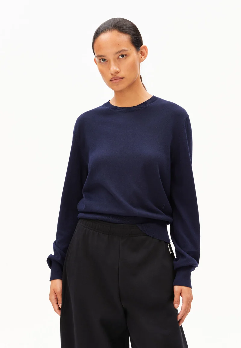 FEINSTRICKPULLOVER | tinted navy