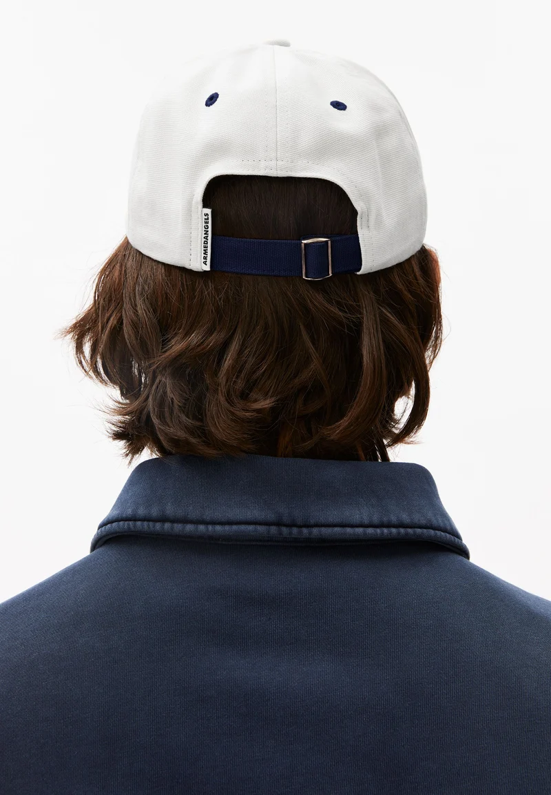 YENAAS COLORBLOCK KAPPE | oatmilk-tinted navy