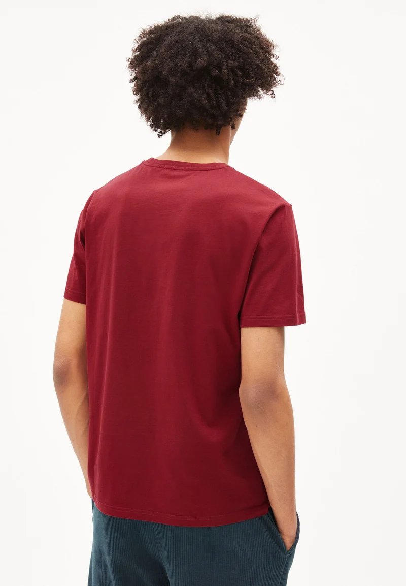 JAAMES T-SHIRT | dark ruby