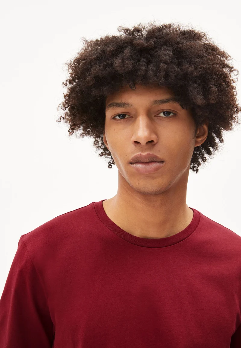 JAAMES T-SHIRT | dark ruby