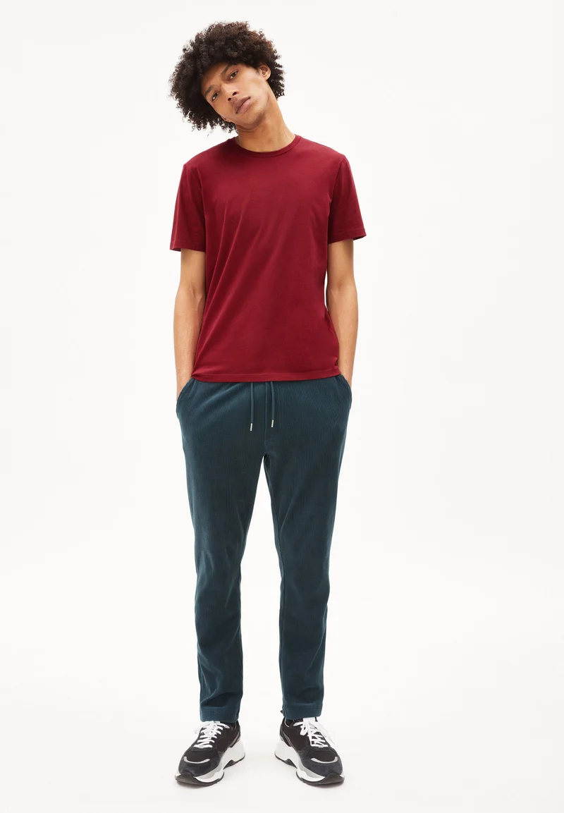 JAAMES T-SHIRT | dark ruby