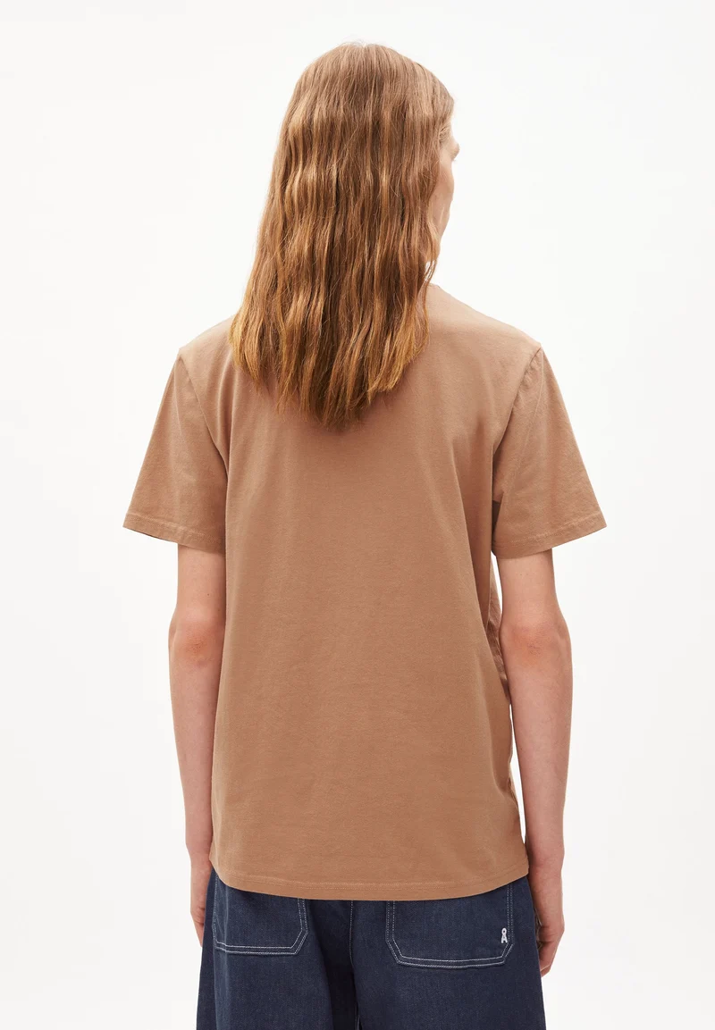 JAAMES T-SHIRT | aged timber