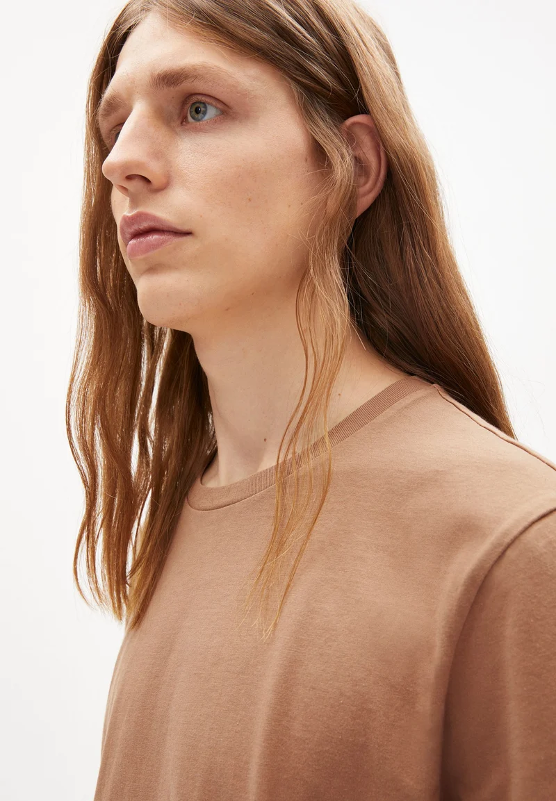 JAAMES T-SHIRT | aged timber