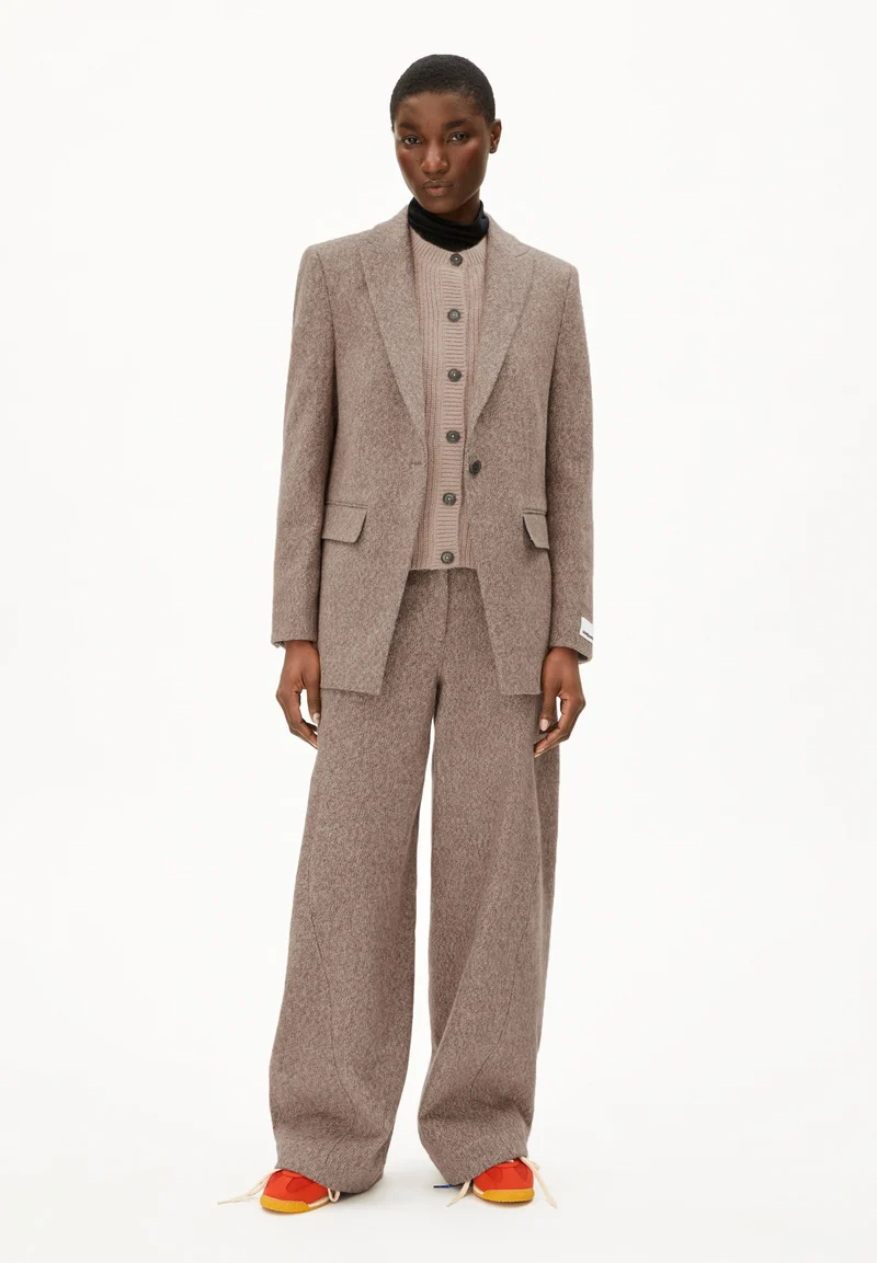 MIKULAA TWEED | pure-walnut cream