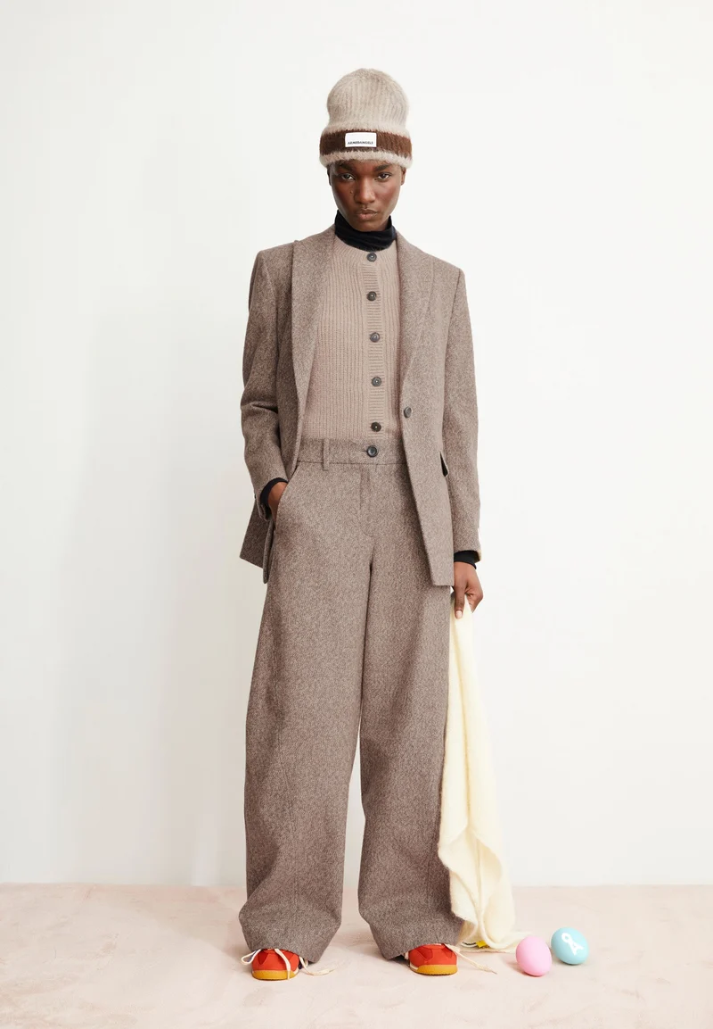 MIKULAA TWEED | pure-walnut cream