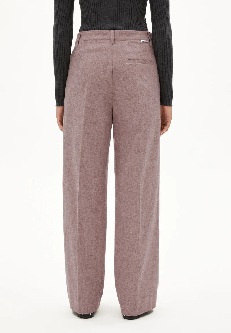 LEANDRAA HANDAAS | pure-dark cranberry