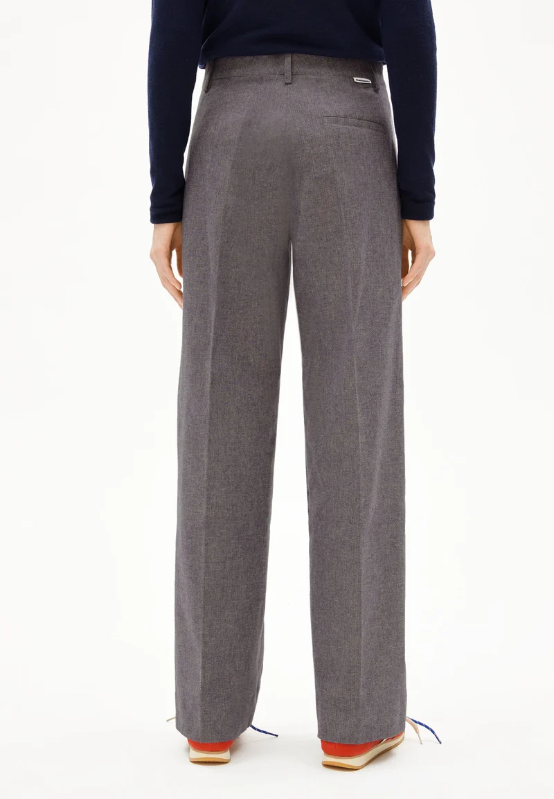 LEANDRAA HANDAAS | pure-tinted navy