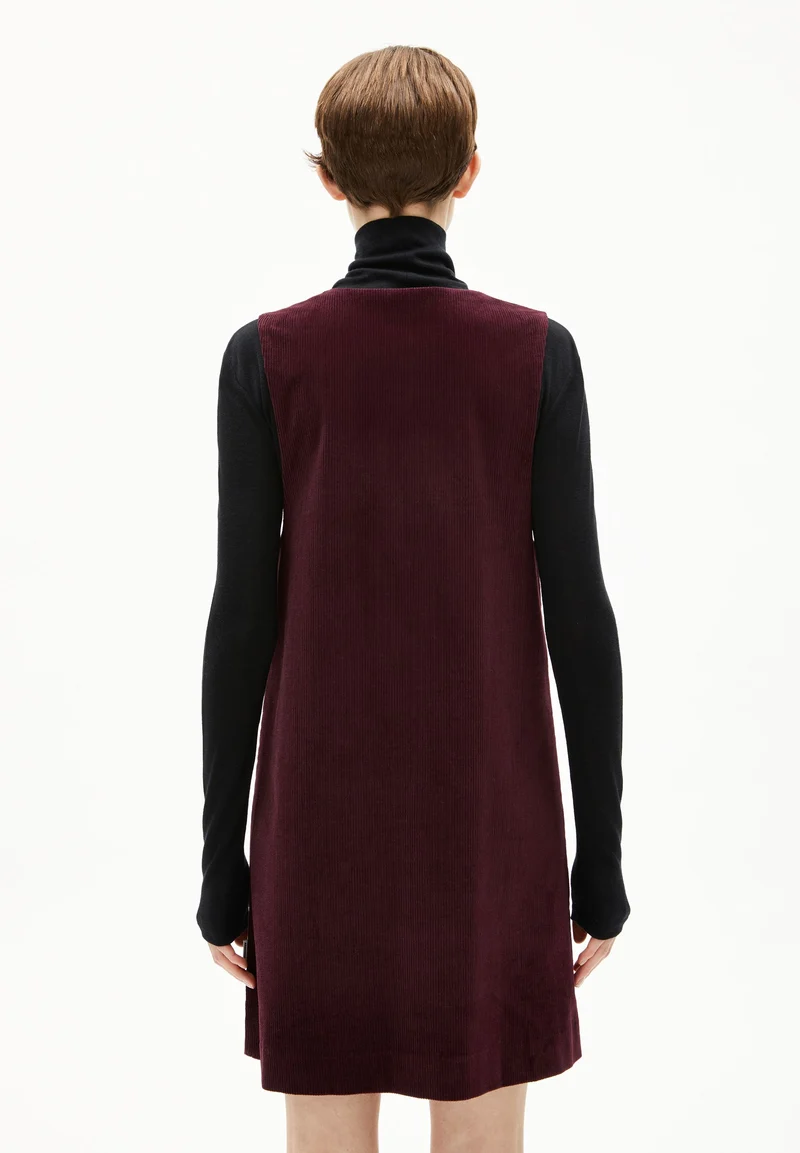 PINAAFO CORDUROY | dark cranberry