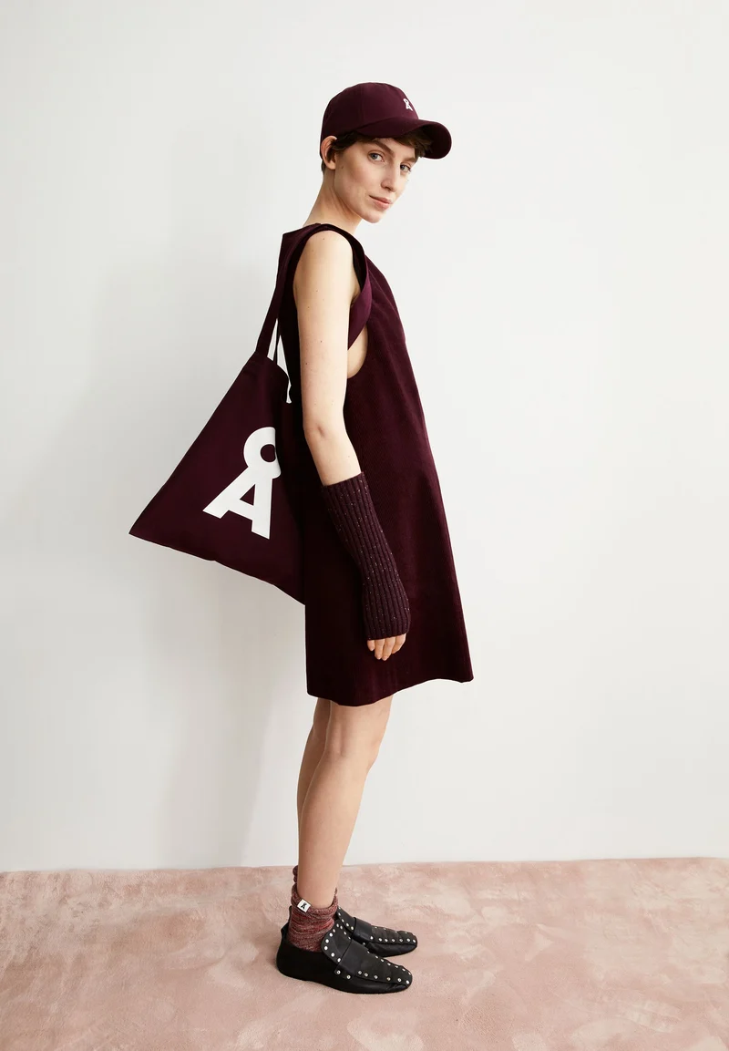 PINAAFO CORDUROY | dark cranberry