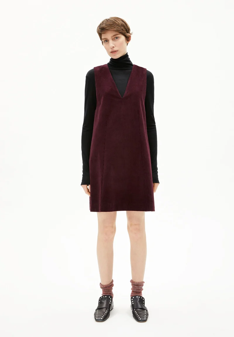 PINAAFO CORDUROY | dark cranberry
