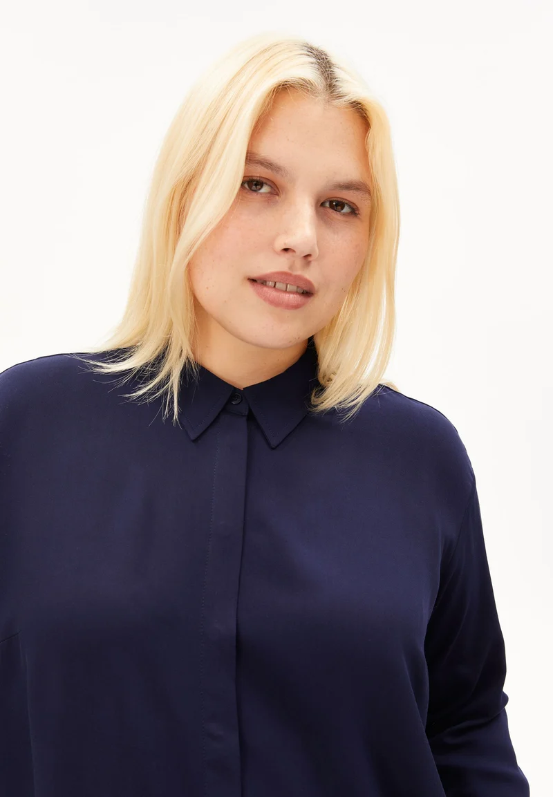 LARISAANA LANGARMBLUSE | tinted navy