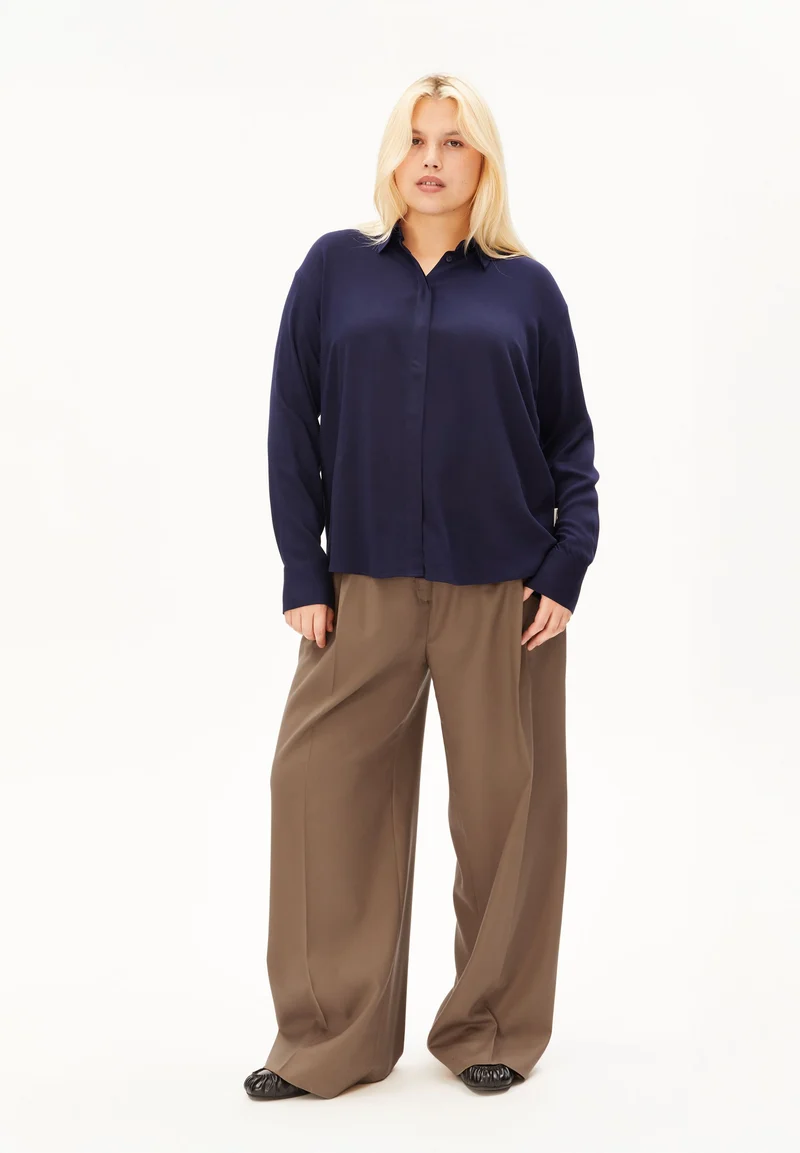LARISAANA LANGARMBLUSE | tinted navy