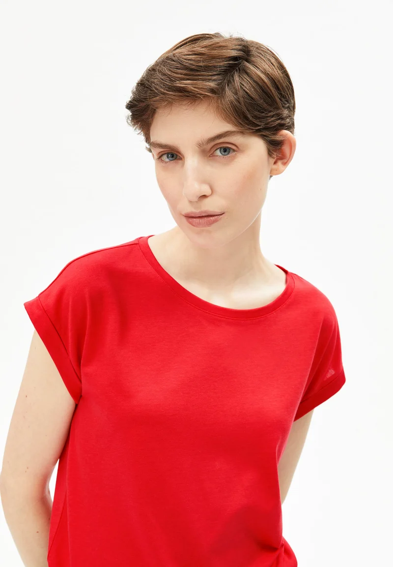 JILAANA T-SHIRT | mars red