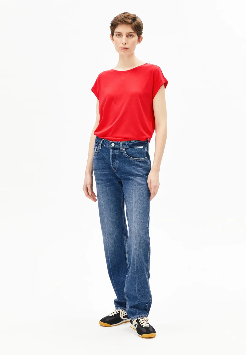 JILAANA T-SHIRT | mars red