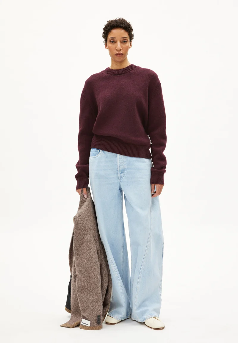 BALBAA | dark cranberry