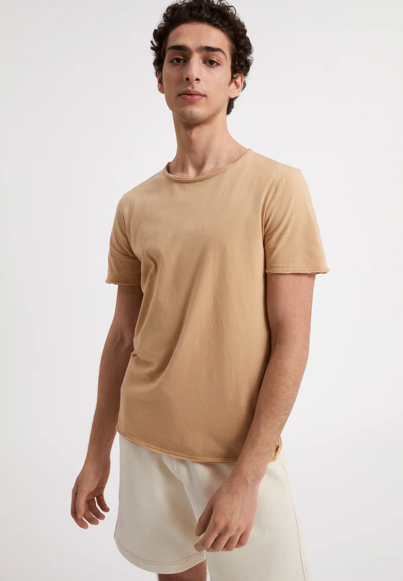 STIAAN | dark sand