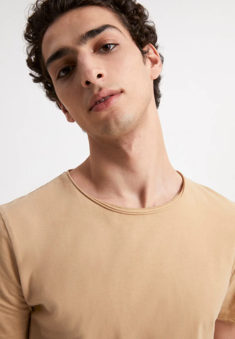 STIAAN | dark sand