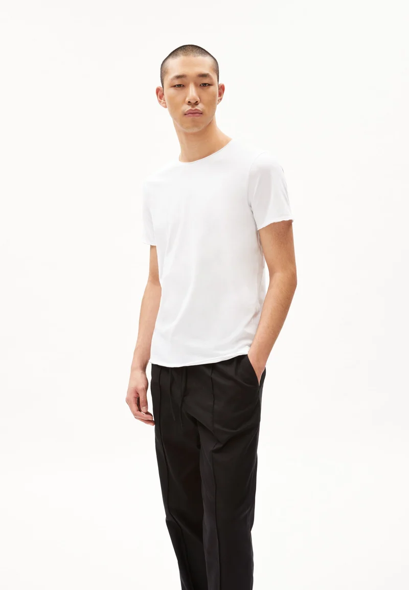 STIAAN | white