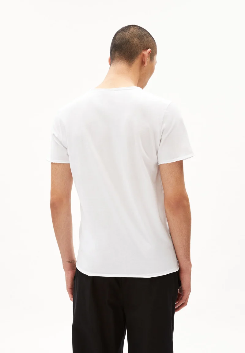 STIAAN | white