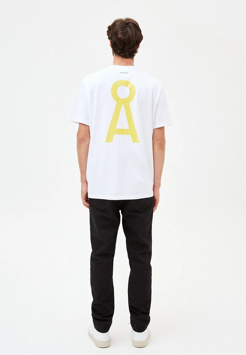 AADNAN CAPSULE.01 | white