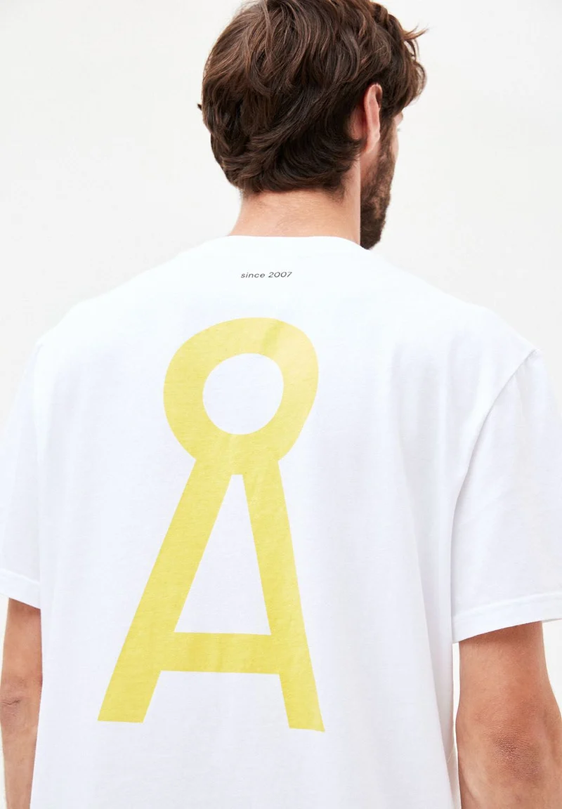 AADNAN CAPSULE.01 | white