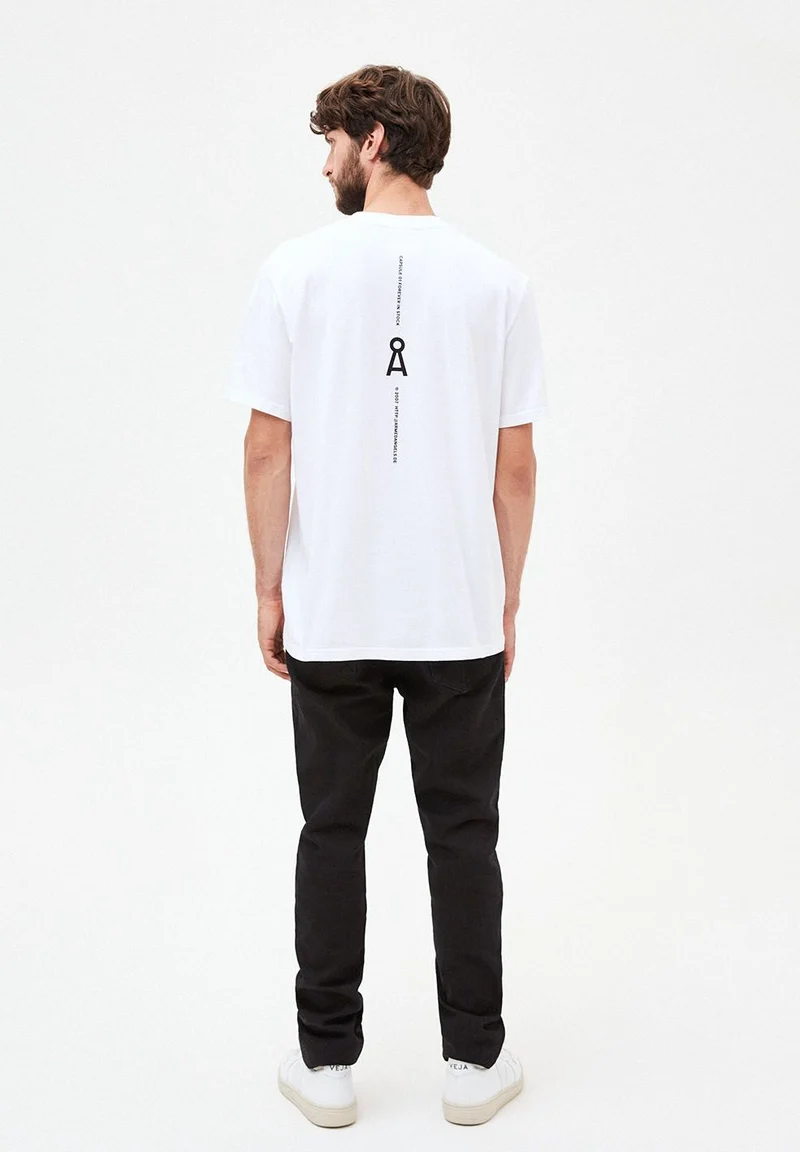 AADNAN CAPSULE.02 | white