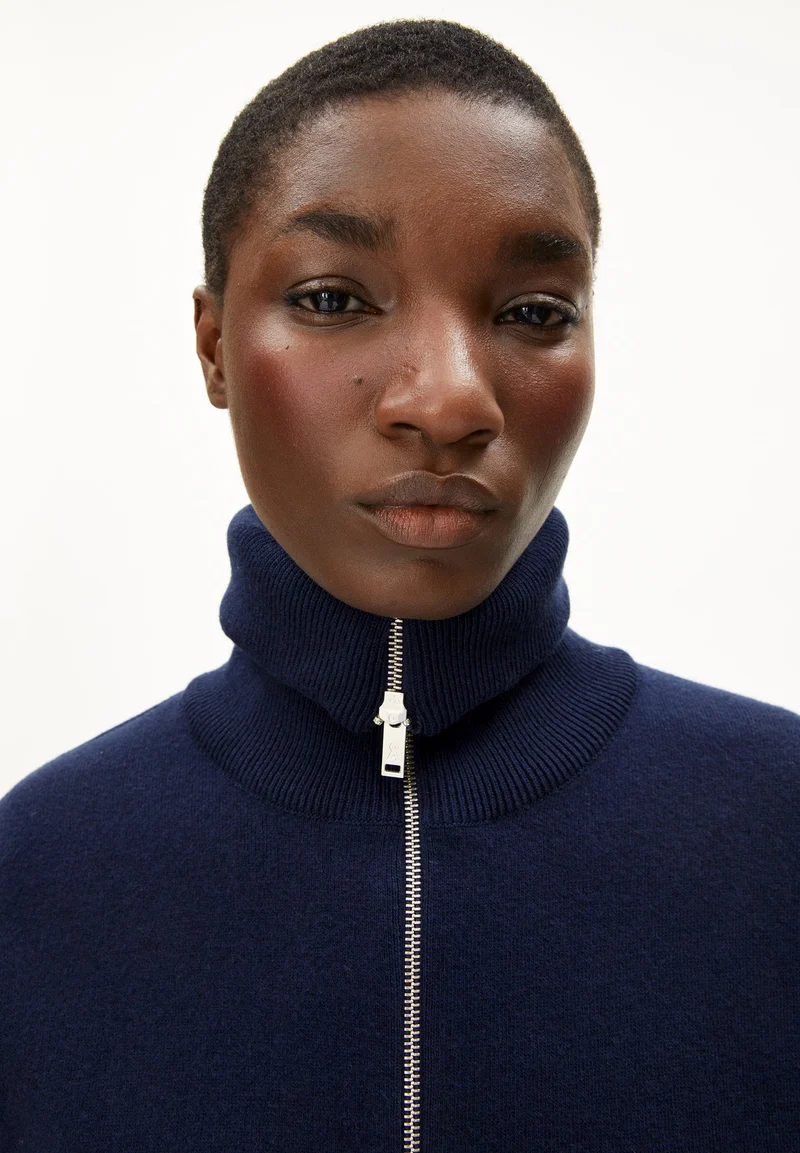 JOANIAAS STRICKJACKE | tinted navy