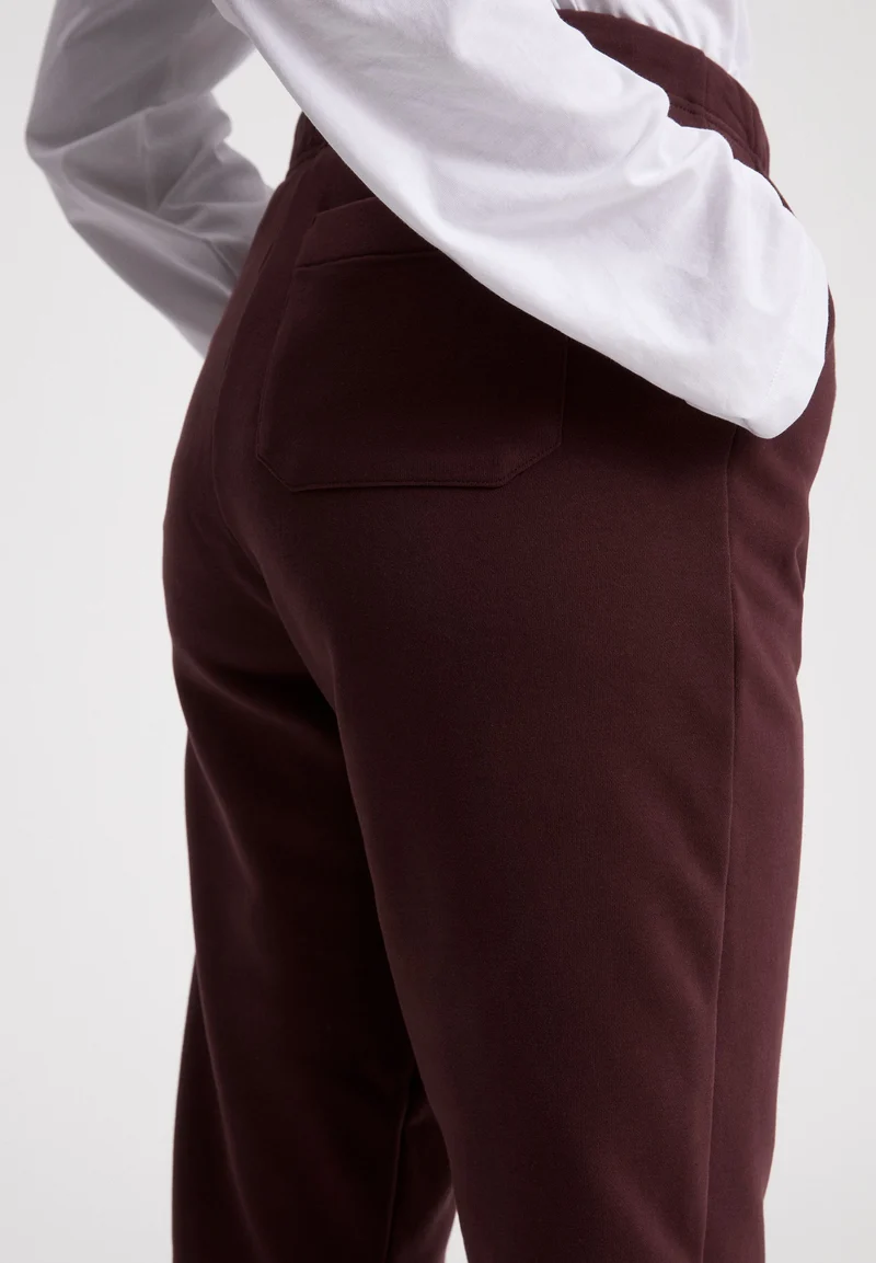 IVAA | aubergine