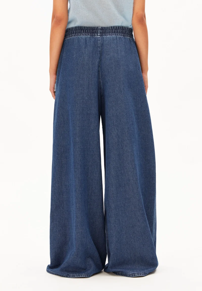 KELAANI JEANSHOSE | eau