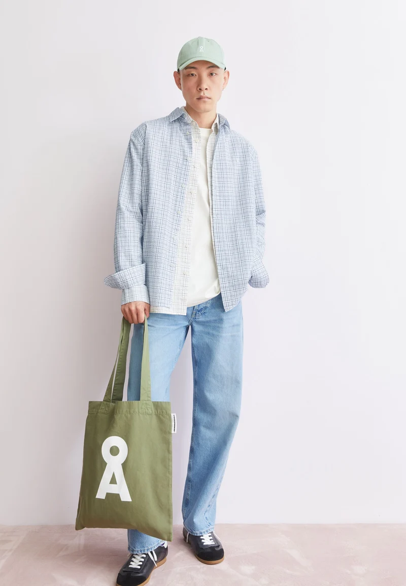KARIERTES LANGARMHEMD | tinted navy