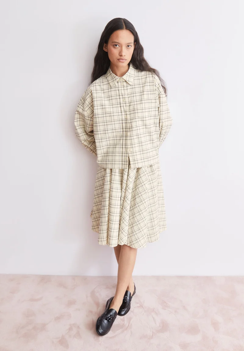 KARIERTE BOXY BLUSE | oatmilk-black