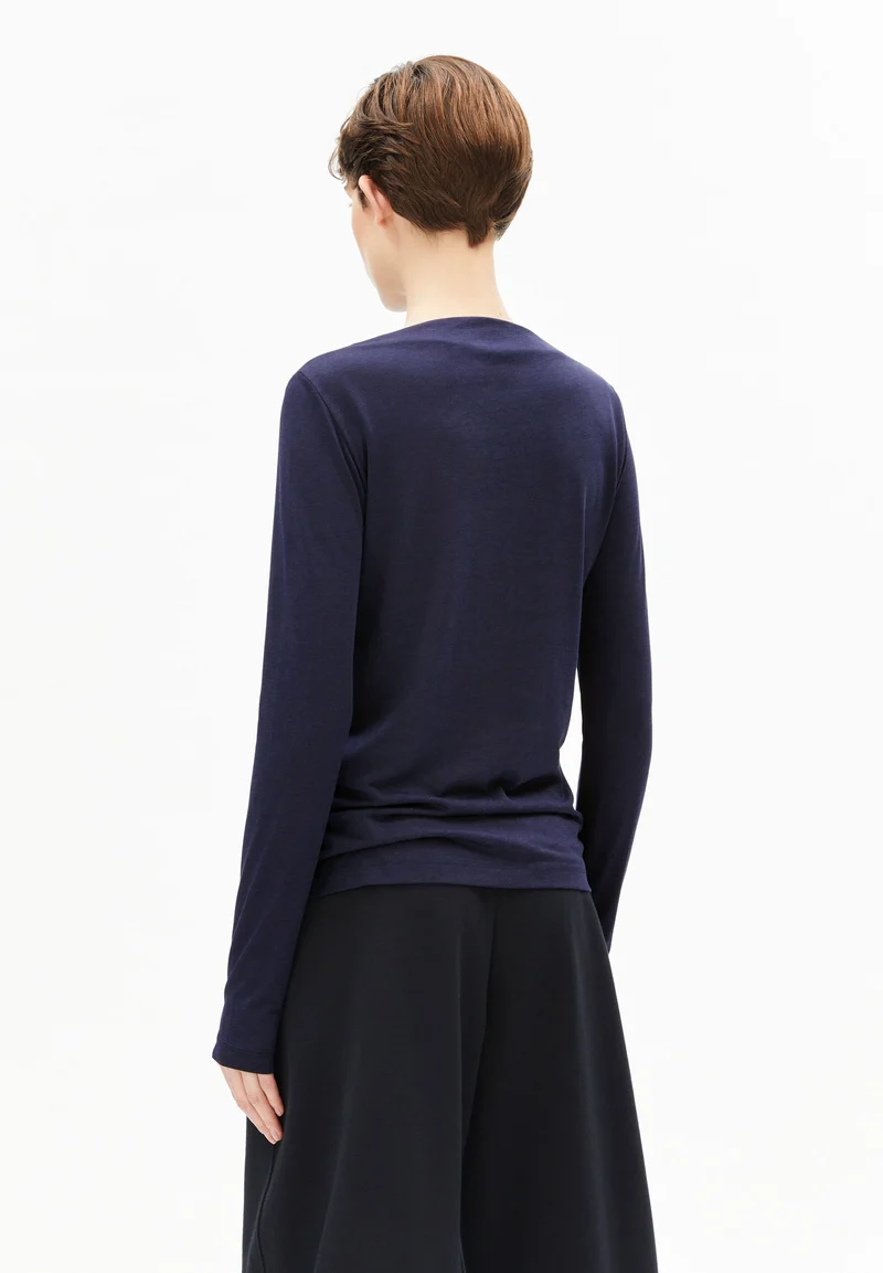 BOAT NECK LANGARMSHIRT | tinted navy