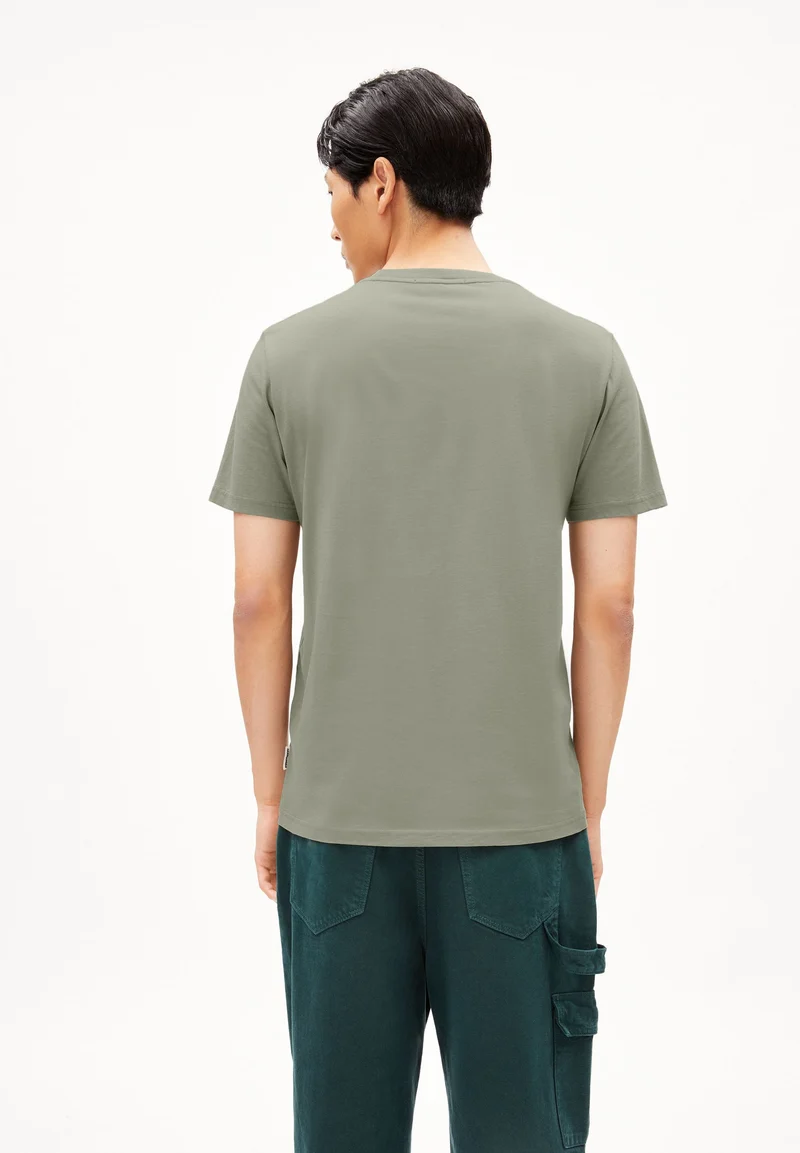 JAAMES T-SHIRT | cool sage