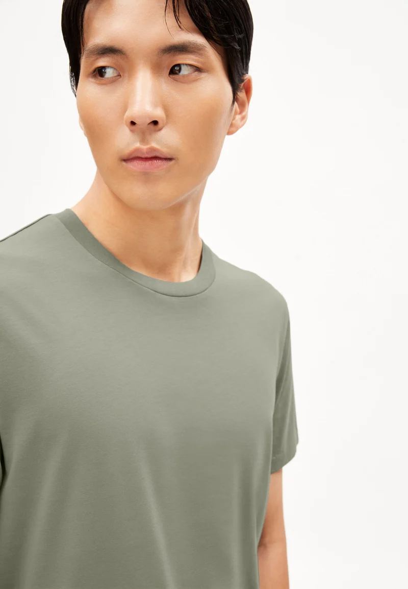 JAAMES T-SHIRT | cool sage