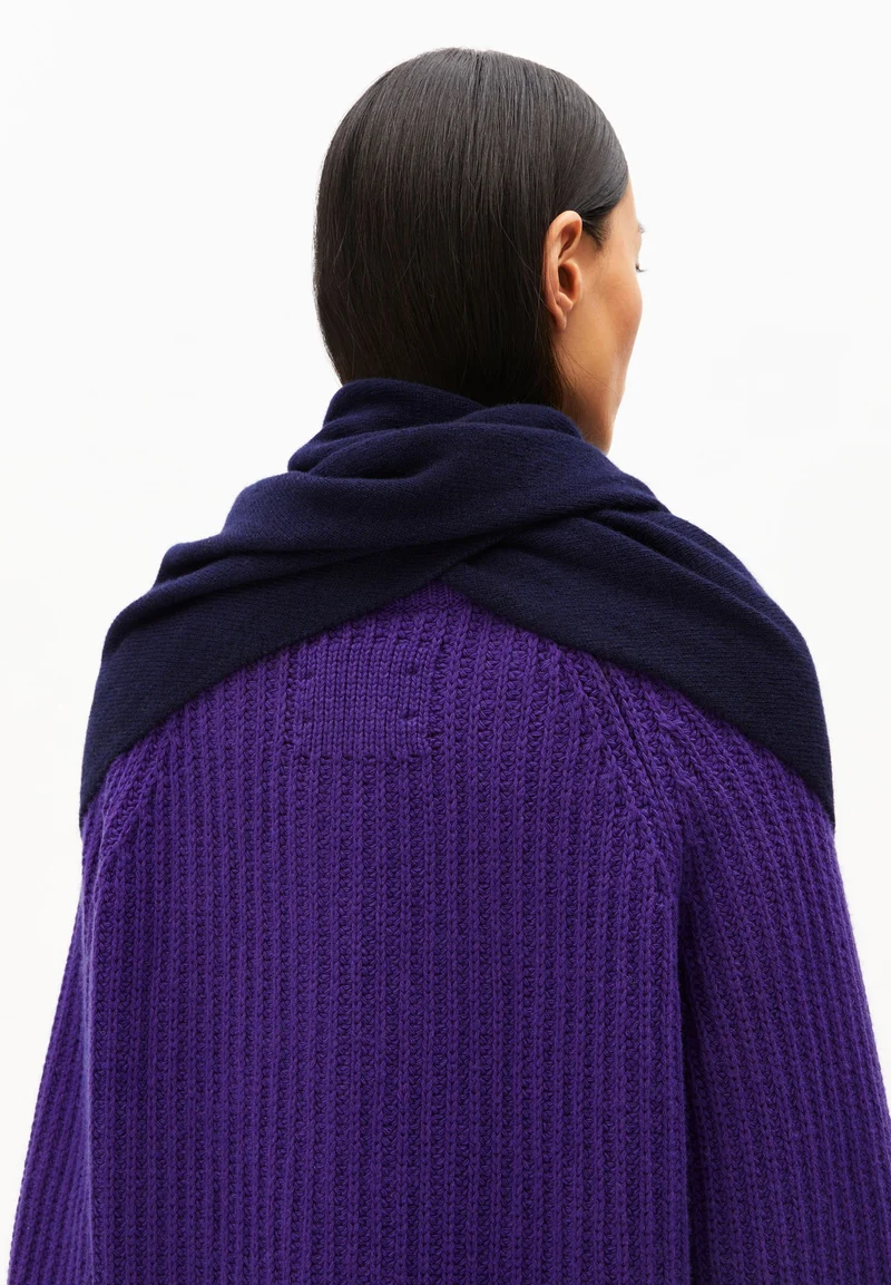 BRYANAA TRIANGLE SCARF | tinted navy