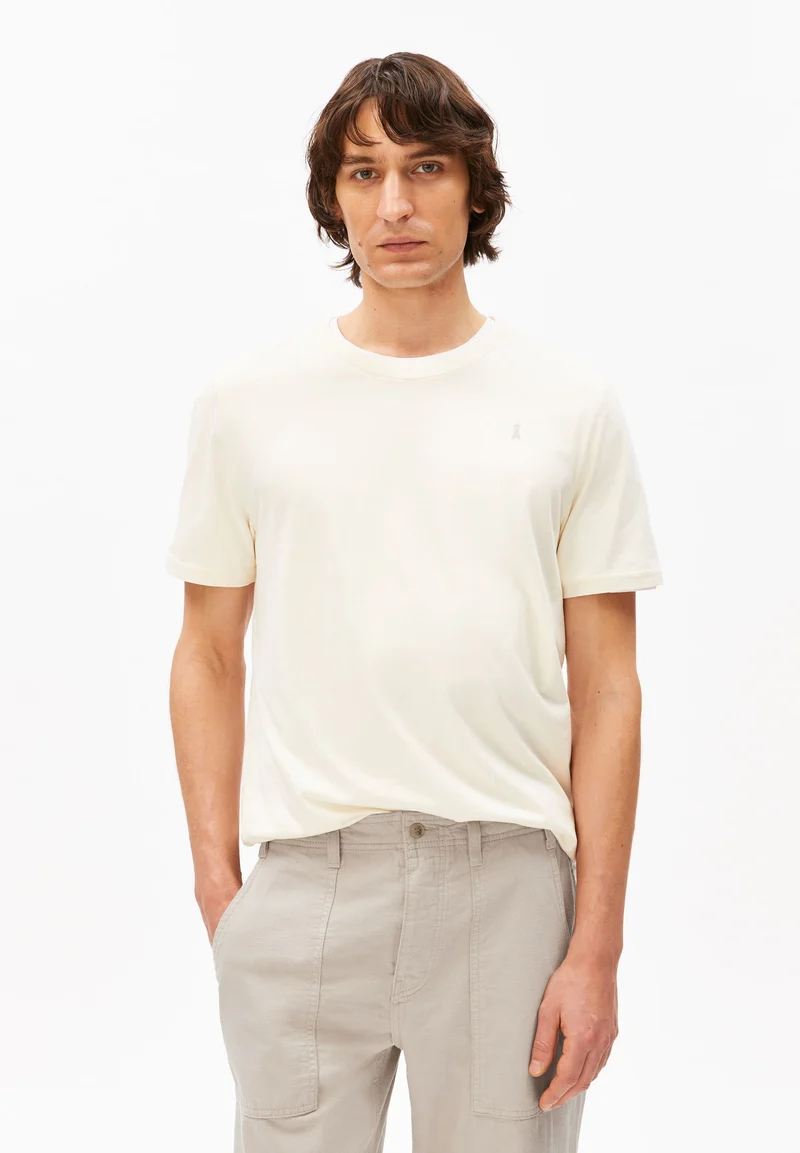 JAAMES T-SHIRT | oatmilk