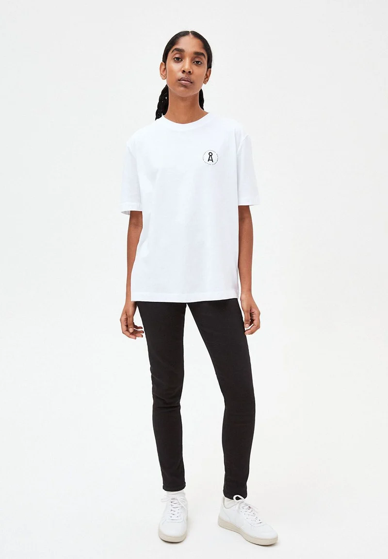 TARAA CAPSULE.02 | white