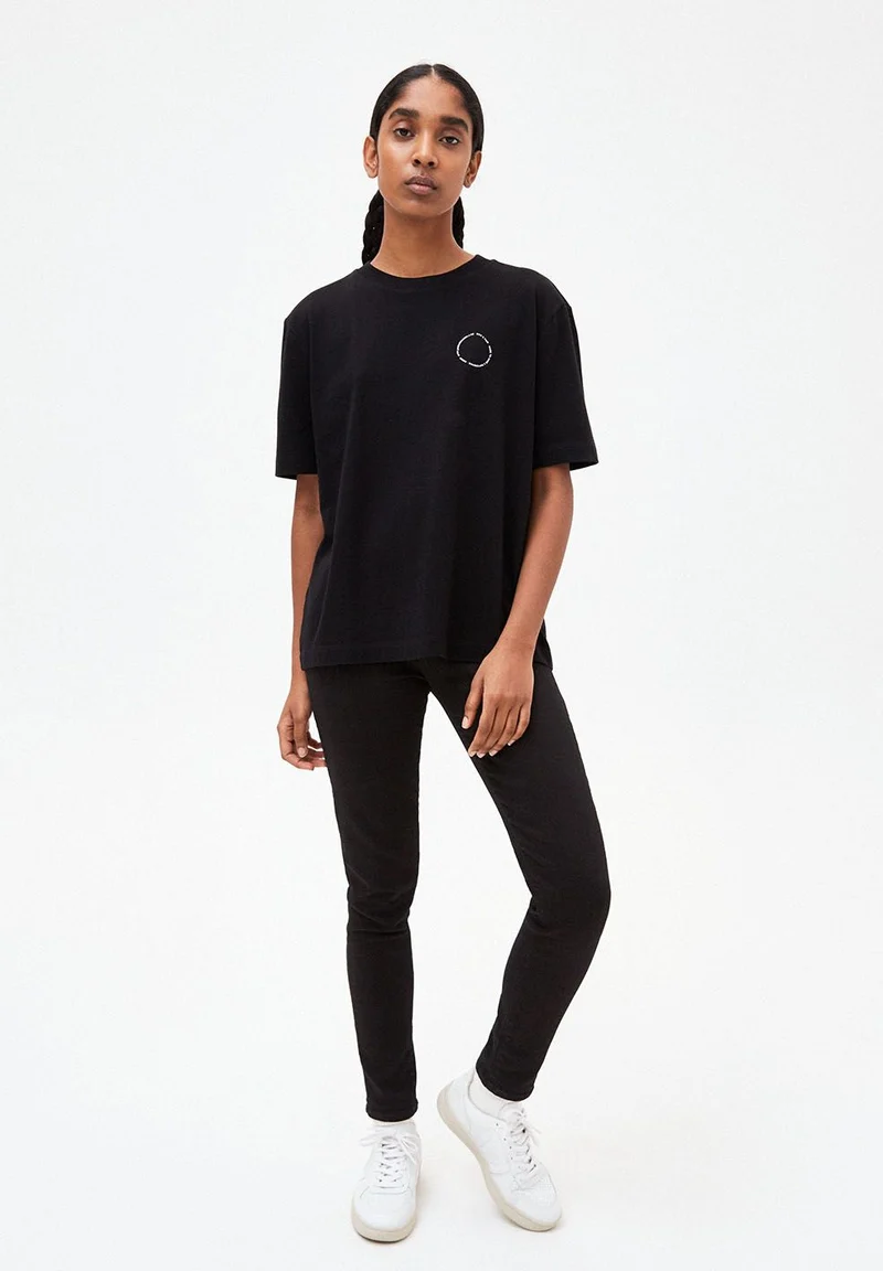 TARAA CAPSULE.04 | black