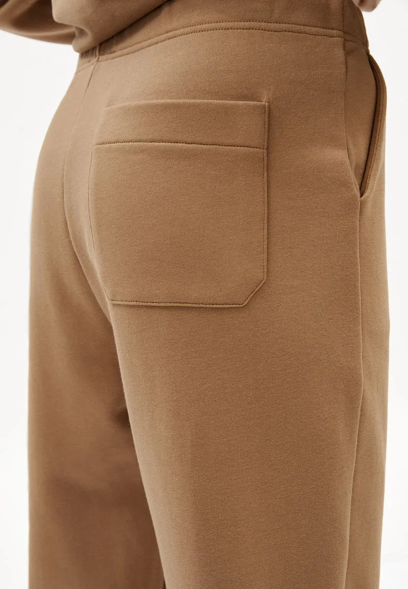 IVAA | smoky almond