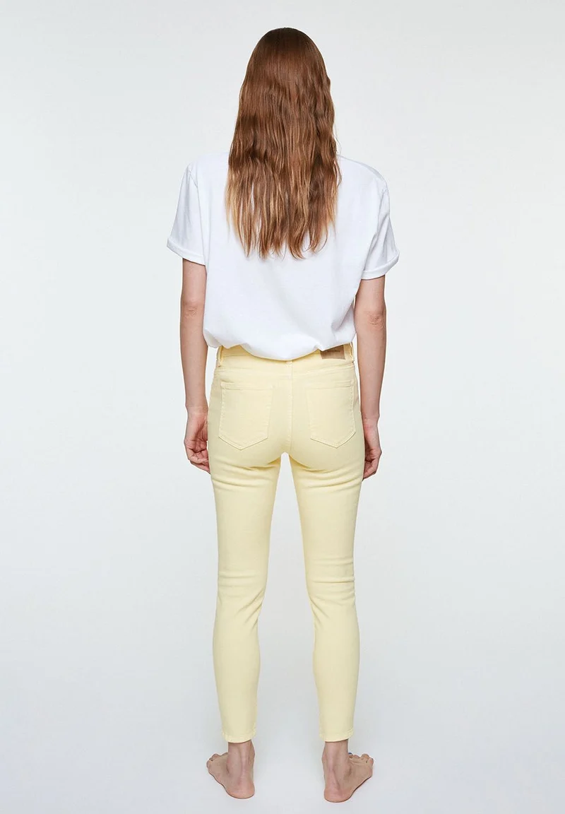 TILLAA CROPPED | vanilla