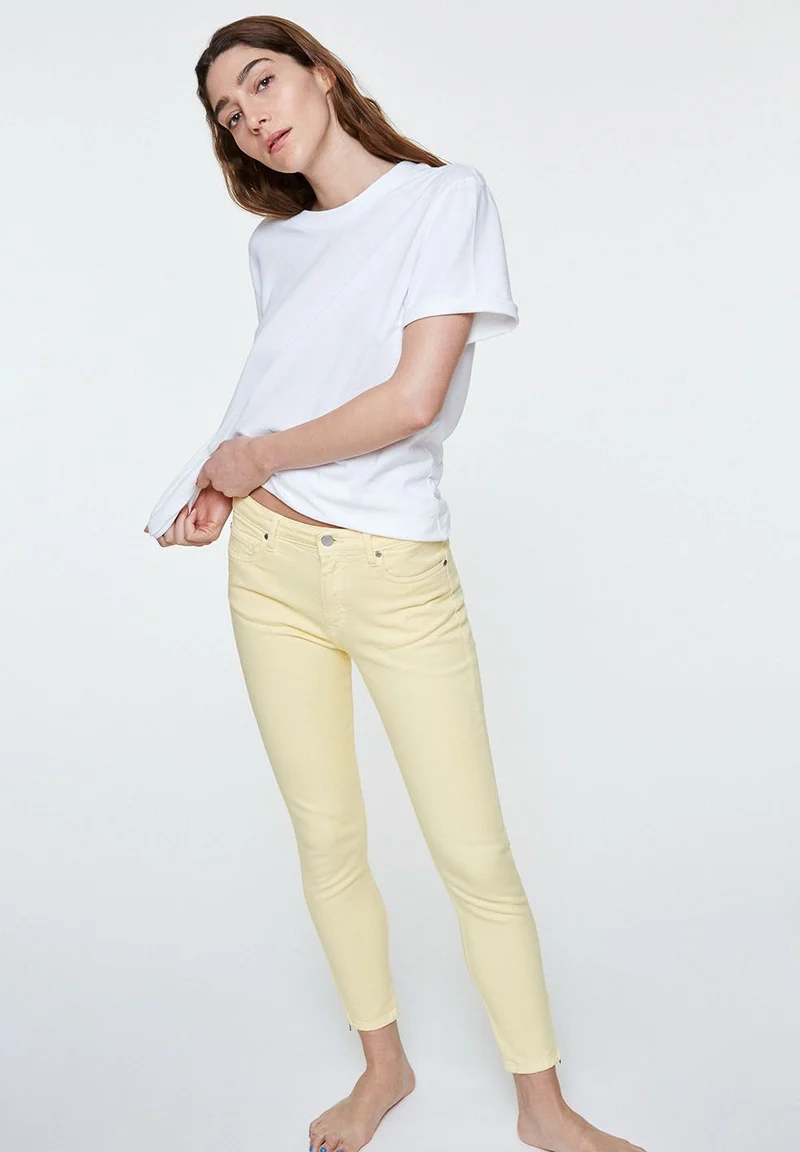 TILLAA CROPPED | vanilla