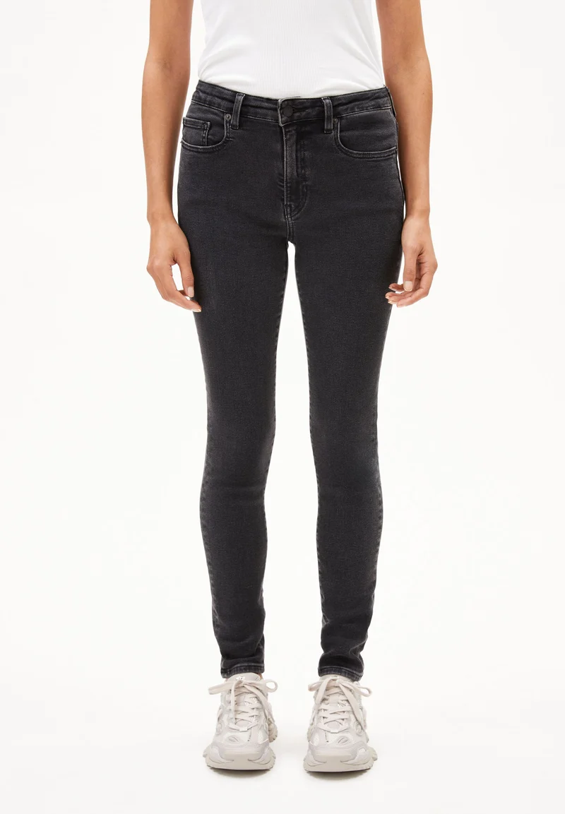 TILLAA MID WAIST SKINNY JEANS | true black washed