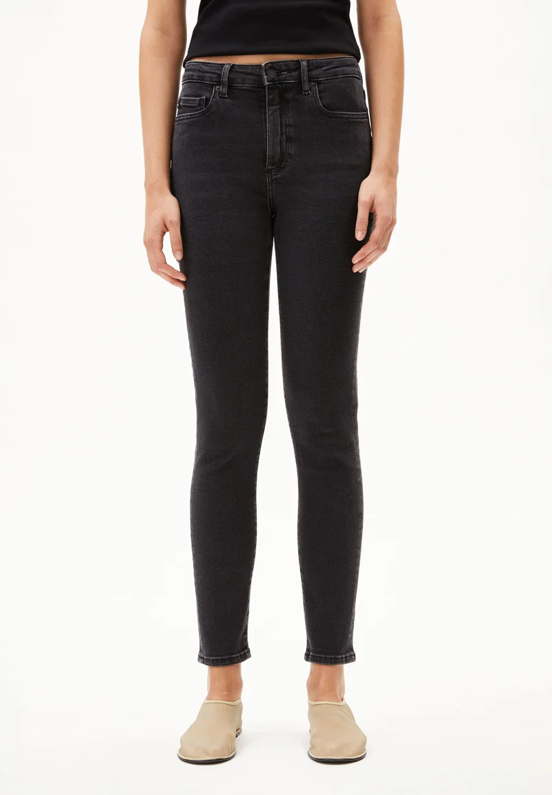 TILLAA | true black washed