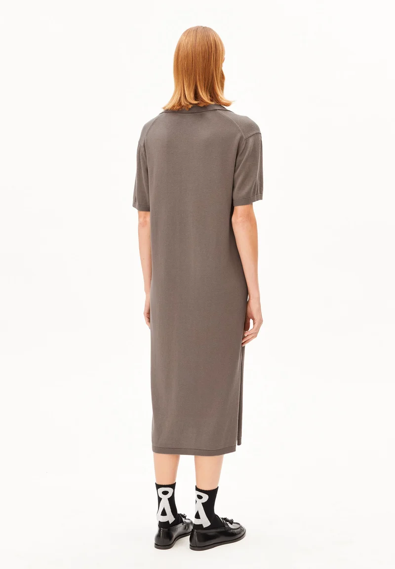 FEINSTRICK-POLOKLEID | walnut cream