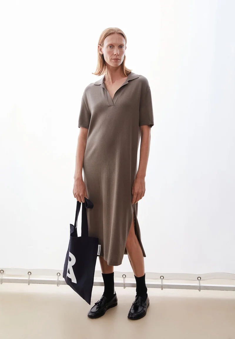 FEINSTRICK-POLOKLEID | walnut cream