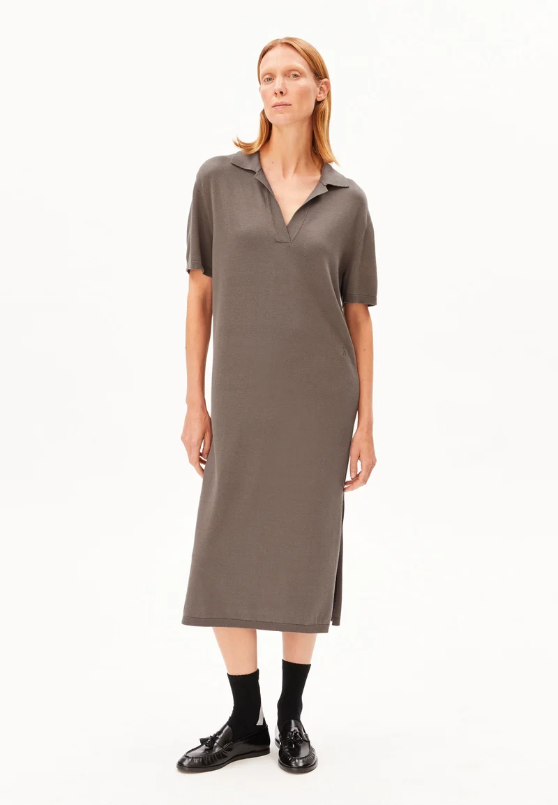 FEINSTRICK-POLOKLEID | walnut cream
