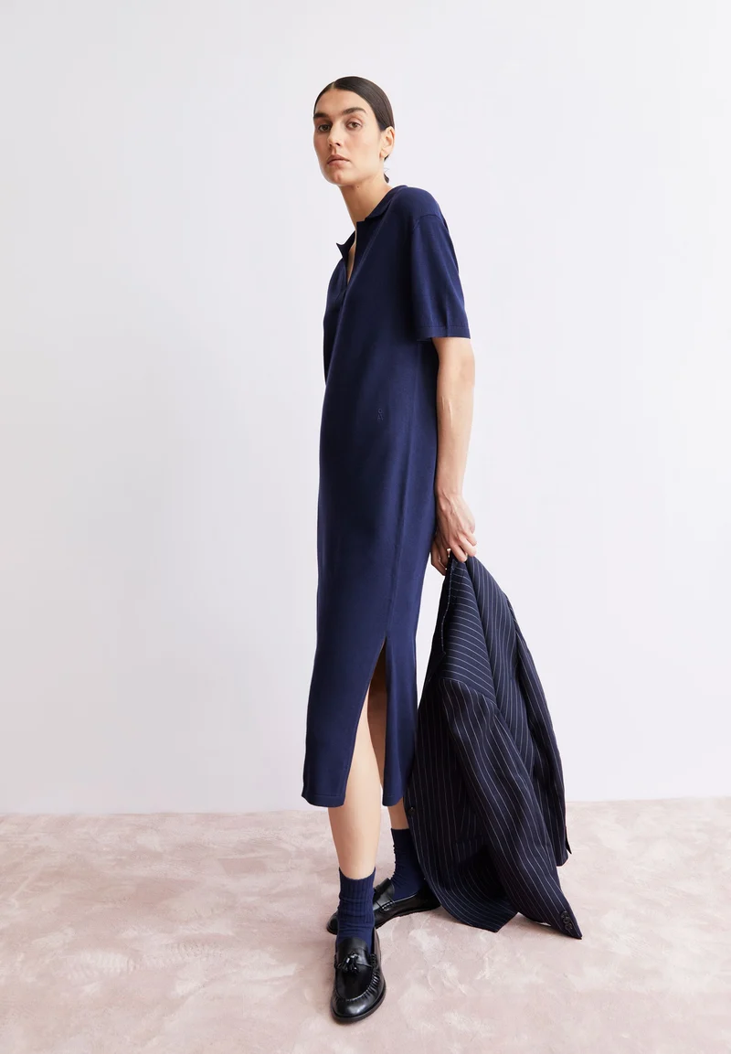 FEINSTRICK-POLOKLEID | tinted navy