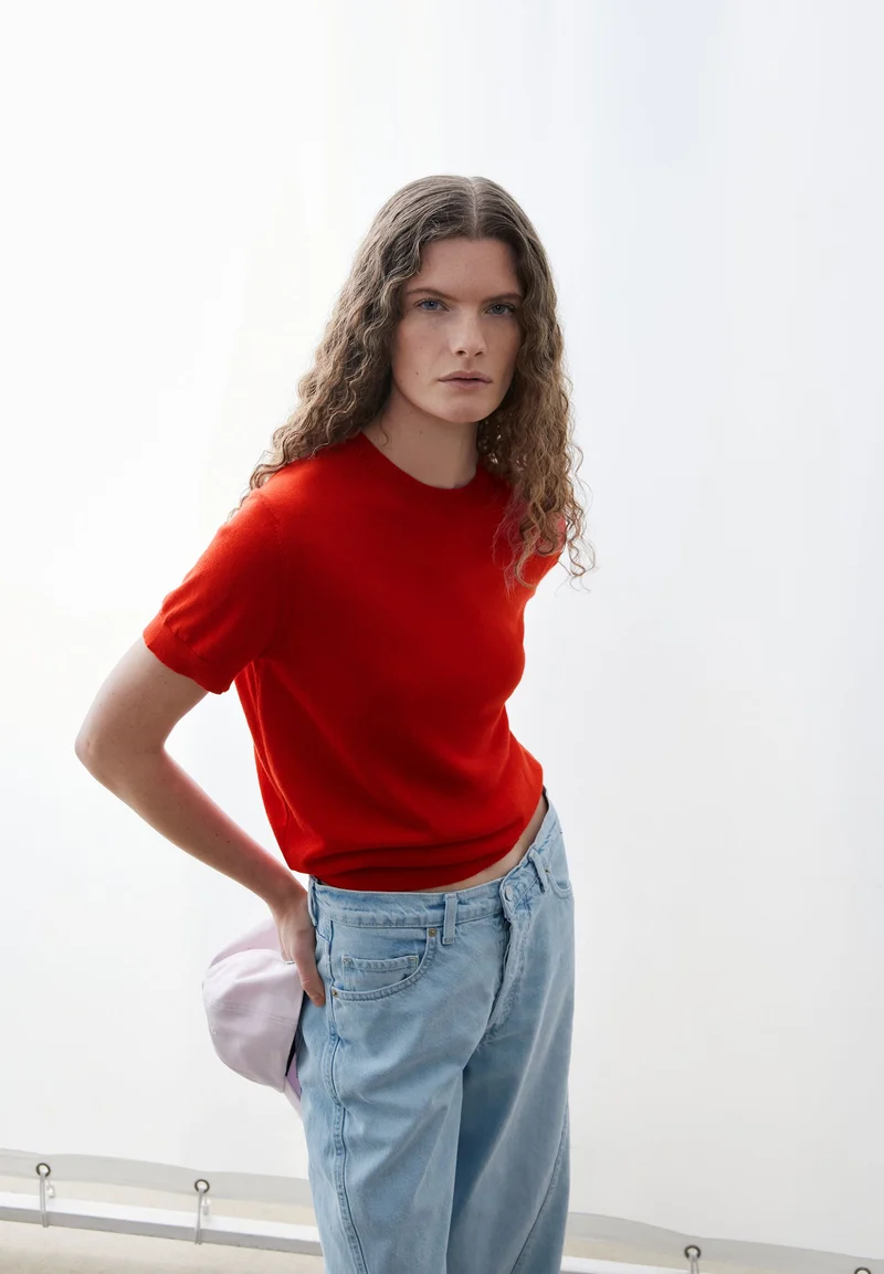 KURZÄRMLIGER STRICKPULLOVER | mars red